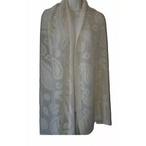 Veond ivory paisly print arcylic scarf